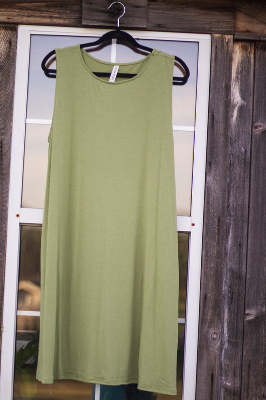 Green Sleeveless Pocketed Swing Dress - Plus
